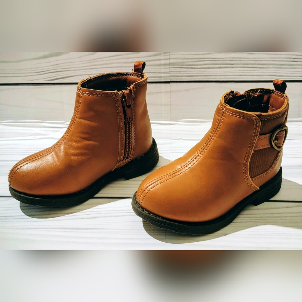 Carter's Tan Kids Zip-Up Boots with Side Heart Bucklerters Size 5 - Picture 4 of 8